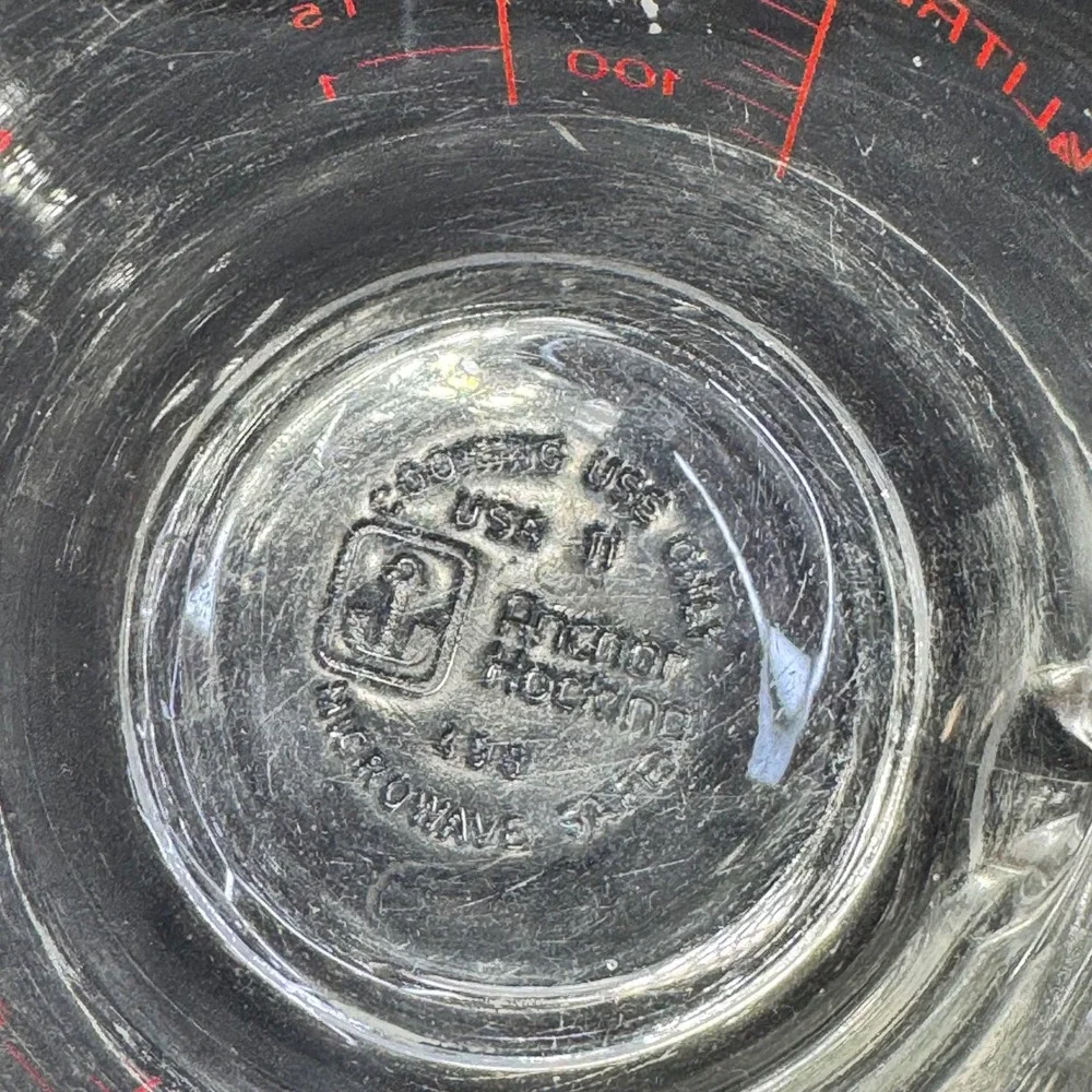 Vintage Anchor Hocking Fire-King 2 Cup Glass Measuring Cup Red Letter‎ D Handle